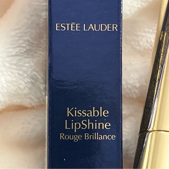 Estee Lauder Kissable LipShine #04 Majorca Kiss NEW (soft coral w/light shine) - Picture 4 of 14